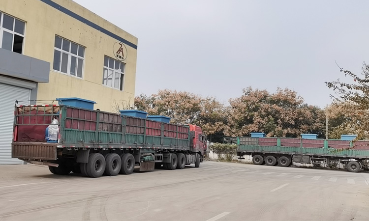 山东矿安机电两车液压带式给煤机装车发往内蒙古